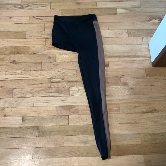 Asymmetrical two piece for solo dance in black and brown - Picture 3 of 3